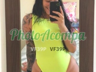 Acompanhante sexo virtual com uma ninfeta gostosinha e tatuada 